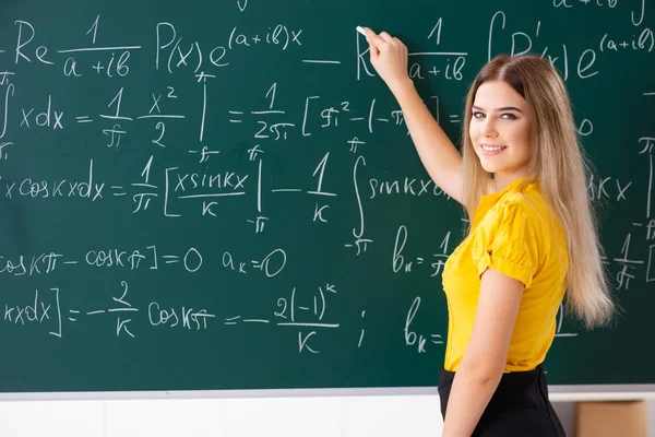 Young female student in front of the chalkboard — Stock Photo, Image