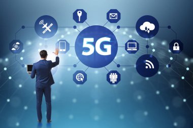 5g Internet kavramı düğmelere basarak işadamı ile