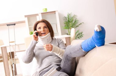 Araba kaza evde şikayetinden sonra kadın