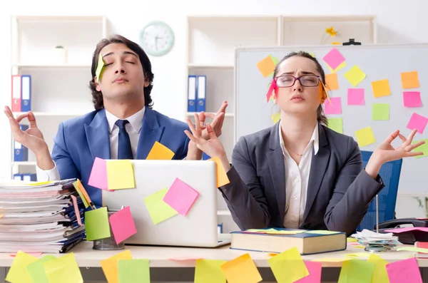 Two colleagues employees working in the office — Stock Photo, Image