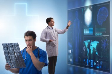 Doktor Teletıp kavram x-ray görüntü arıyor