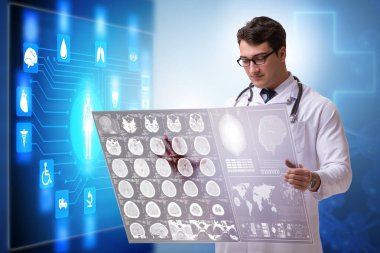 Doktor Teletıp kavram x-ray görüntü arıyor