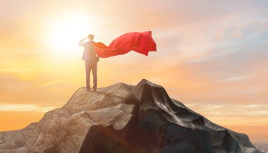 Süper kahraman işadamı dağın zirvesinde