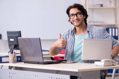 Bu ofiste çalışan uzman