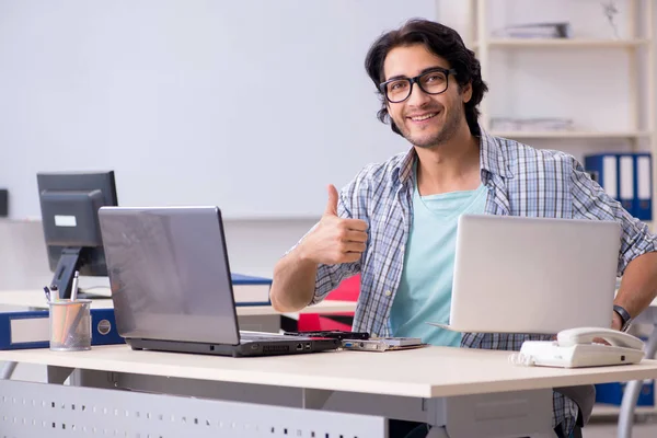 Bu ofiste çalışan uzman