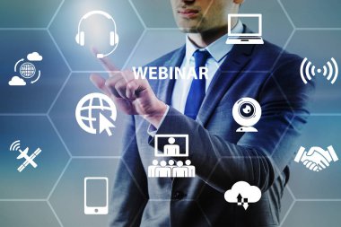 İşadamı online webinar kavram