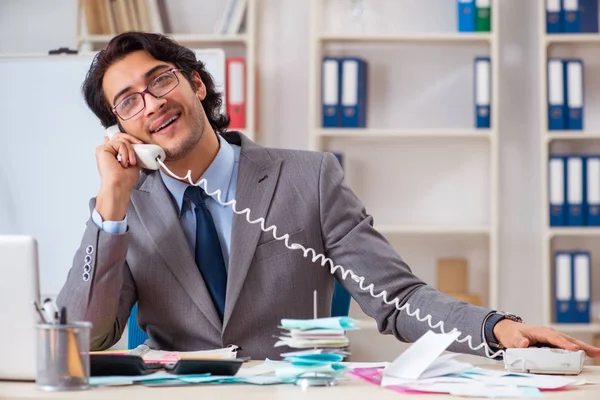 Joven hombre de negocios guapo en concepto de planificación presupuestaria —  Fotos de Stock