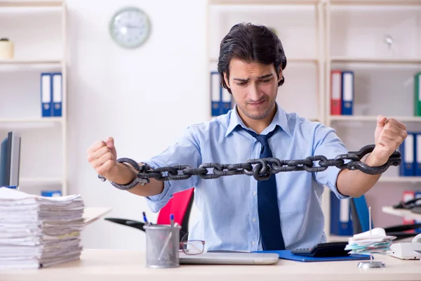 Junger männlicher Geschäftsmann unzufrieden mit exzessiver Arbeit — Stockfoto