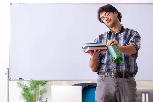 Male teacher drinking in the classroom — Stock Photo, Image