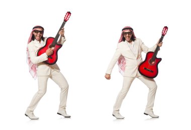 Beyaz gitarlı bir Arap.