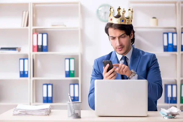 Young king businessman working in the office — Stock Photo, Image