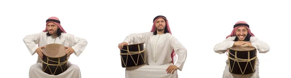 Emiraty człowiek gra bębna na białym tle — Zdjęcie stockowe