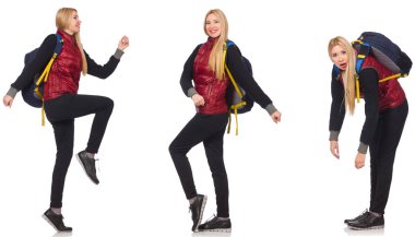 Sırt çantalı genç bir kadın bembeyaz 