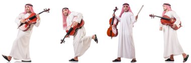 Arap adam beyaz izole Çello çalan 