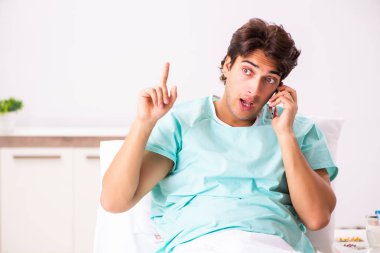 Yakışıklı delikanlı hastanede kalacak 