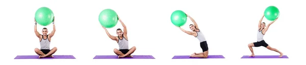 Homem com bola suíça fazendo exercícios em branco — Fotografia de Stock