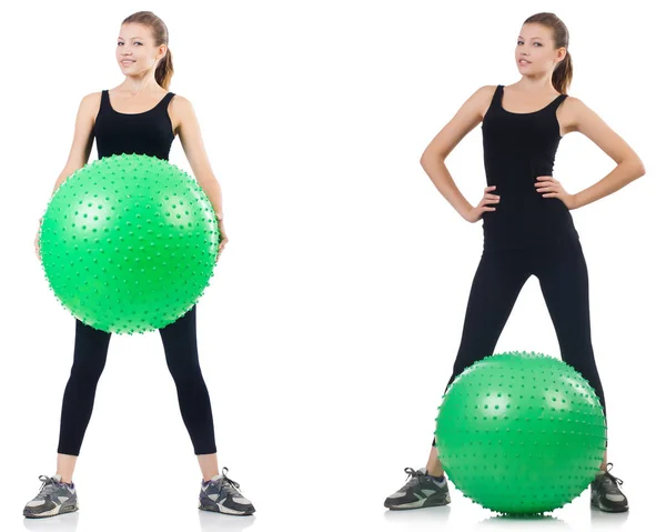 Mujer joven haciendo ejercicios con fitball — Foto de Stock