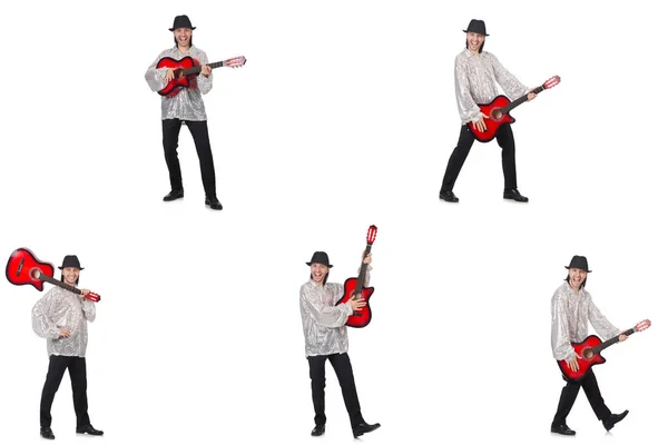 Ung man med gitarr isolerad på vit — Stockfoto