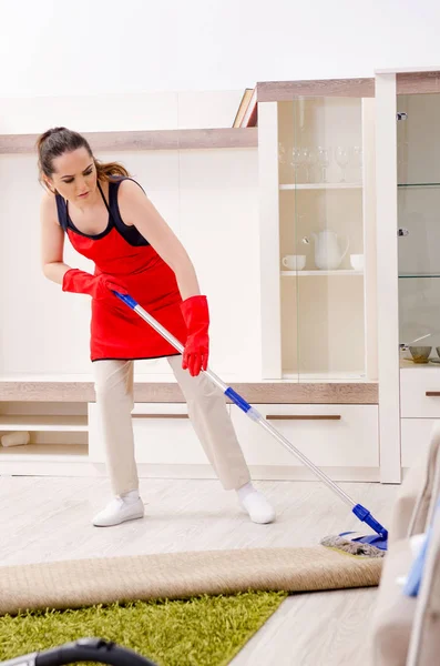 Young beautiful woman cleaning apartment — Stock Photo, Image