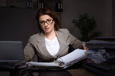 Kadın işçilerin aşırı işten acı   