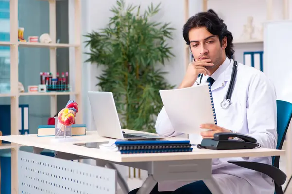 Young doctor cardiologist working in the clinic — Stock Photo, Image
