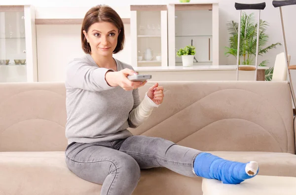 Woman after car accident suffering at home — Stock Photo, Image