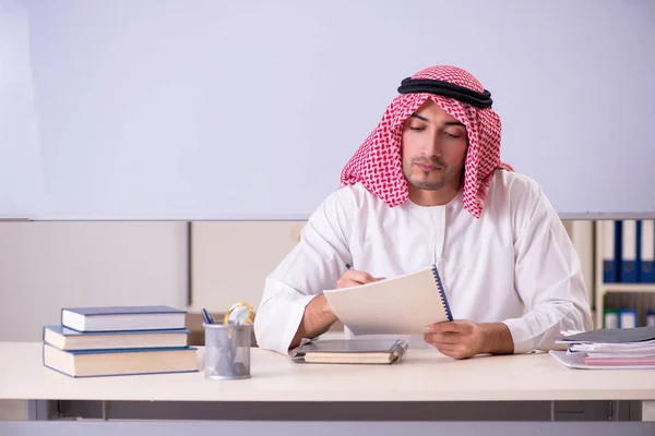 Arab teacher in front of whiteboard — Stock Photo, Image