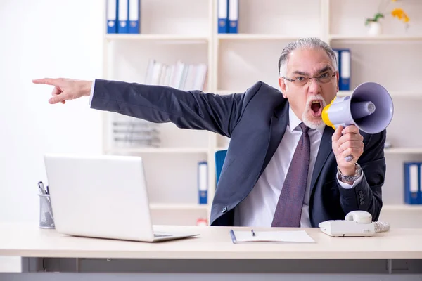 White bearded old businessman employee unhappy with excessive wo — Stock Photo, Image