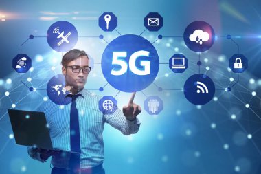 5g Internet kavramı düğmelere basarak işadamı ile