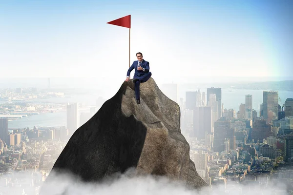 dağ tepesinde işadamı 