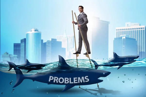 Affärsman som framgångsrikt behandlar sina problem — Stockfoto