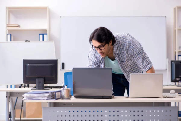 Fachkraft im Büro — Stockfoto