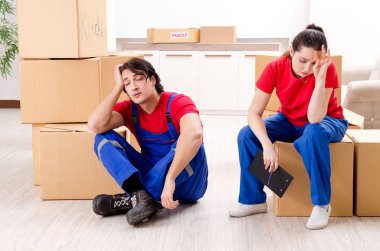 Profesyonel nakliyeciler evde yer değiştiriyor. 