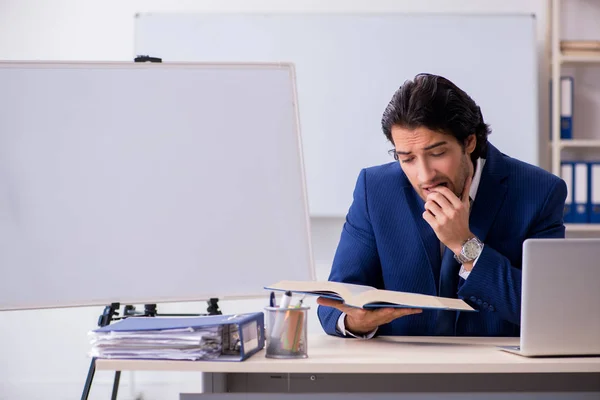 Young handsome businessman working in the office — Stock Photo, Image