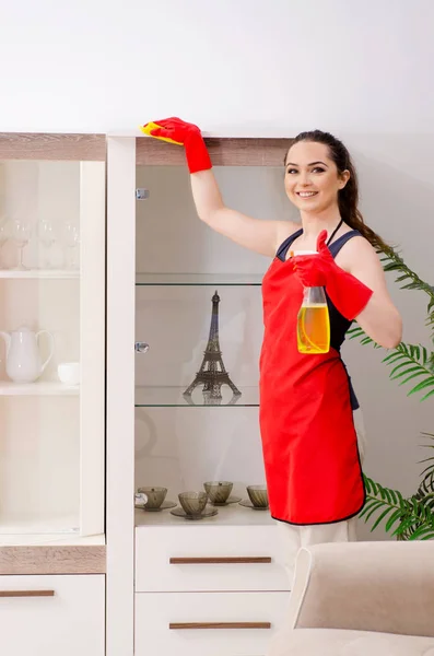 Young beautiful woman cleaning apartment — Stock Photo, Image