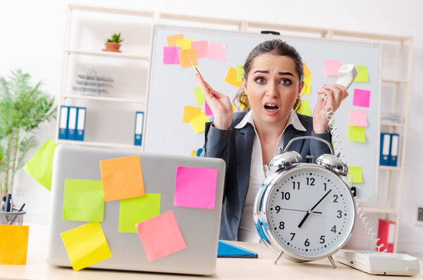 Молодая сотрудница в конфликте приоритетов концепции 