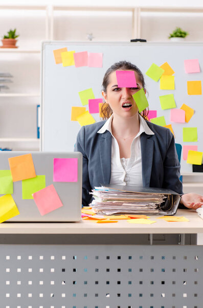 Молодая сотрудница в конфликте приоритетов концепции 