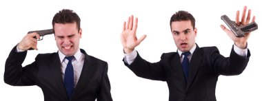 Beyaz izole silahla takım elbiseli adam 