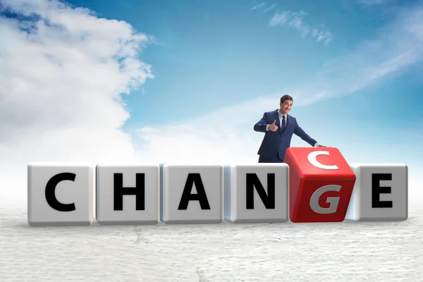 Biznesmen biorąc szansę na zmianę — Zdjęcie stockowe