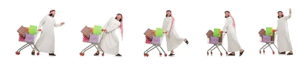 Homem árabe fazendo compras isolado no branco — Fotografia de Stock