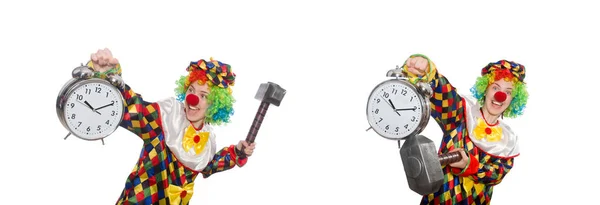 Clown mit Uhr und Hammer isoliert auf weiß — Stockfoto