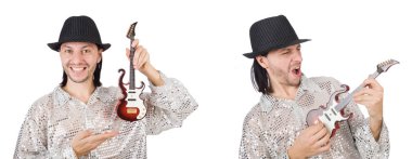 Yakışıklı delikanlı küçük gitar çalmak 