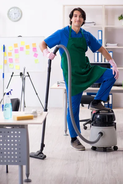 Male handsome professional cleaner working in the office — Stock Photo, Image