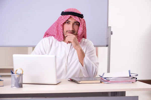 Arab teacher in front of whiteboard — Stock Photo, Image