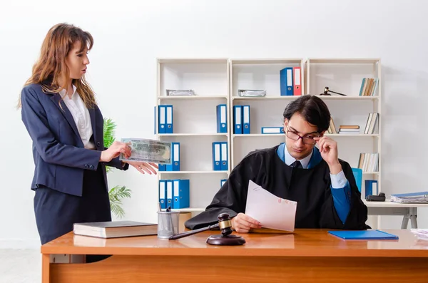 Young woman visiting male lawyer — Stock Photo, Image