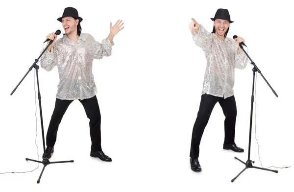 Junger Mann singt mit Mikrofon isoliert auf Weiß — Stockfoto