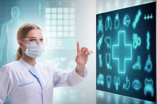 Doctora en telemedicina concepto presionando pantalla táctil —  Fotos de Stock