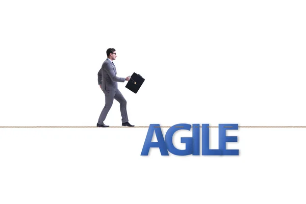 Agiles Transformationskonzept mit Geschäftsmann auf engem Raum — Stockfoto