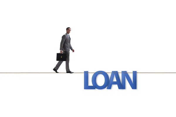 Adósság-és hitel koncepció üzletember séta szűk kötelet — Stock Fotó