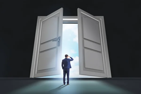 Businessman entering big large door — Stock Photo, Image